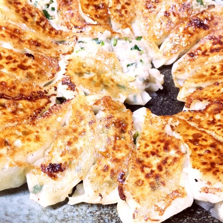 我が家の餃子 にんにく効いてる レシピ 作り方 By あずみん112 楽天レシピ